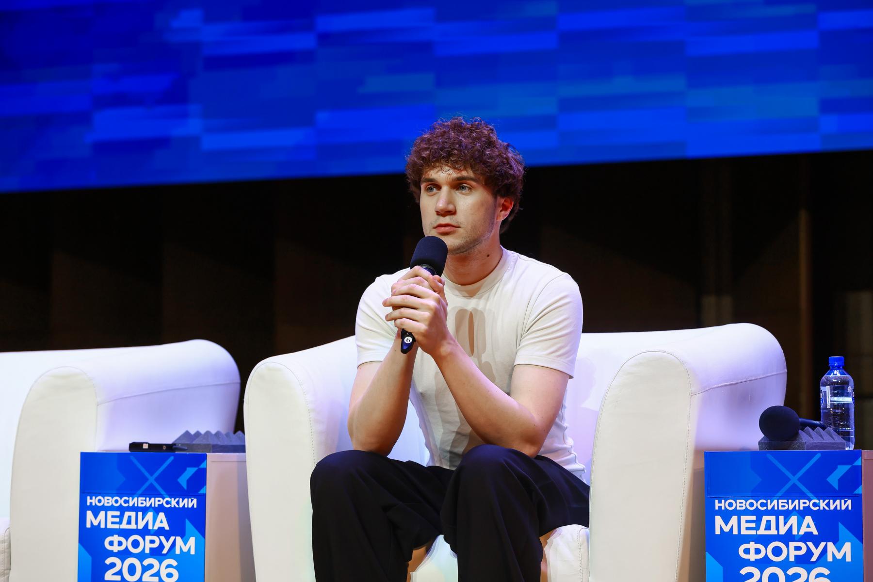 Фото Соловьёв, Савочкин, Никишева: звездные гости собрали на форуме в Новосибирске свыше тысячи человек – 100 ярких кадров 77